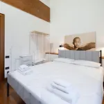 Апартаменты Dimora Oberdan 1800 - Historic Duplex 70m From Arena - 2br 2ba Верона