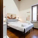 Апартаменты Dimora Oberdan 1800 - Historic Duplex 70m From Arena - 2br 2ba Верона