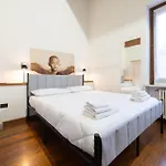 Апартаменты Dimora Oberdan 1800 - Historic Duplex 70m From Arena - 2br 2ba Верона