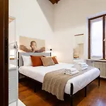 Апартаменты Dimora Oberdan 1800 - Historic Duplex 70m From Arena - 2br 2ba Верона
