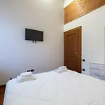 Апартаменты Dimora Oberdan 1800 - Historic Duplex 70m From Arena - 2br 2ba Верона